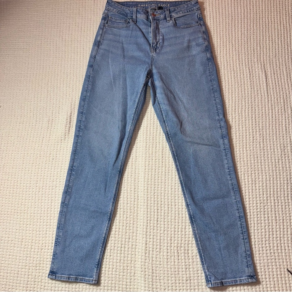 American Eagle mom jeans